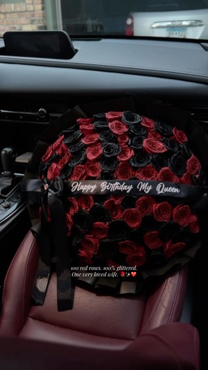 100 glittered red roses with custom birthday banner