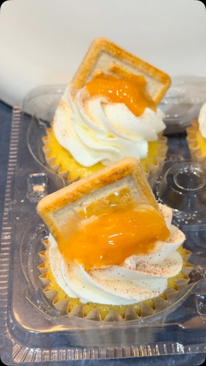 Peach cobbler cupcakes