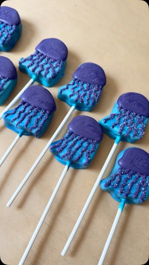 Jellyfish cake pops