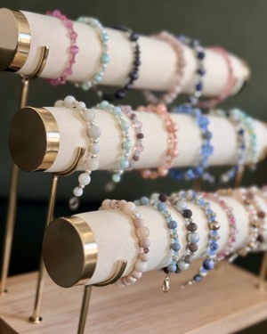 Beaded bracelets de Little Beads & Bows, Mesa, AZ