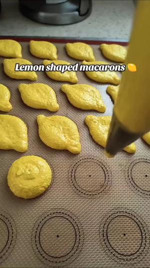 Lemon macarons
