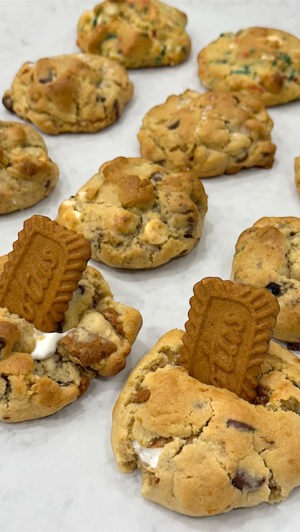 Holiday dozen cookie box