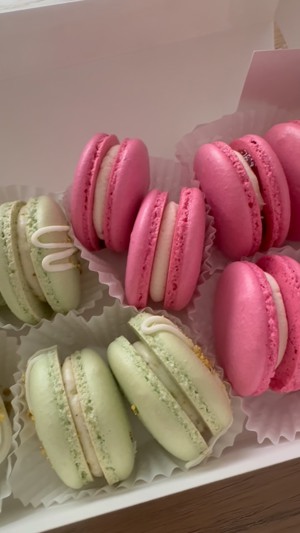 Pistachio macarons