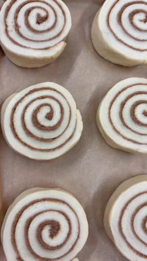 Sourdough cinnamon rolls