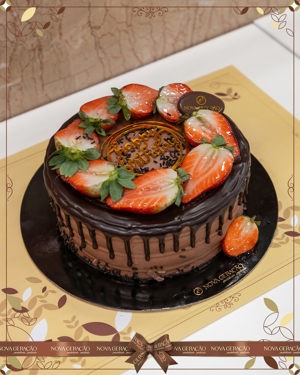 Bolos com fruta fresca
