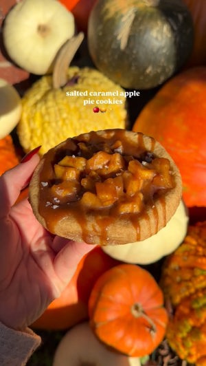 Salted caramel apple pie cookie