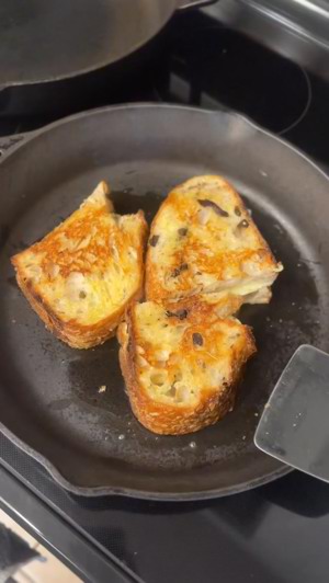 Kalamata olive and herbes de Provence bread