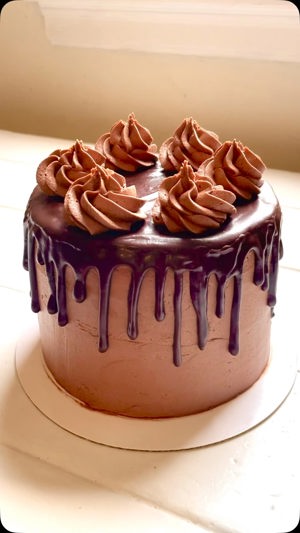 Chocolate ganache drip cake (6 inch, three layer)