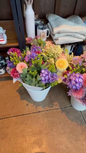 Tall dahlia bouquet