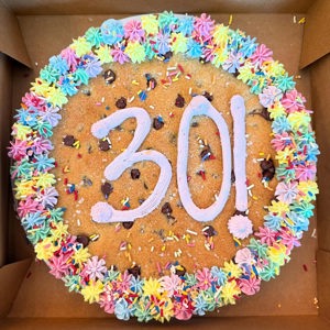 Cookie cake de Knead That Dough, Mesa, AZ