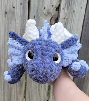 Blue dragon plushie de Caitlin's Lovely Crochet, Machesney Park, IL