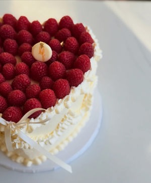 Vintage raspberry cake