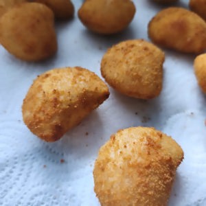 Salgados mini para eventos, de Bake & Bloom, Fernão Ferro
