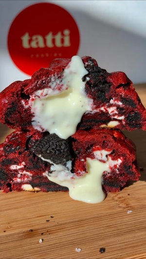 Cookies 'n cream stuffed cookie