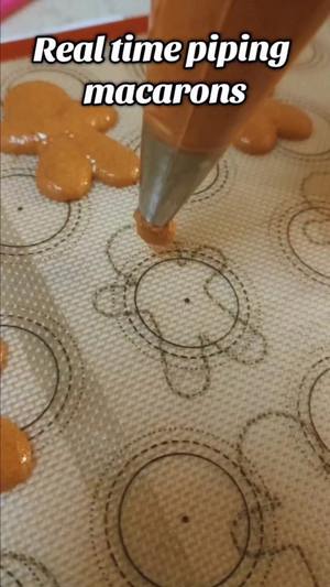 Gingerbread man macarons