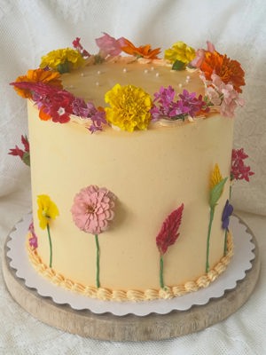Bolo com flores naturais