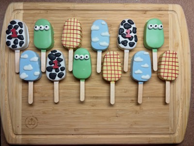 Custom themed treat sets