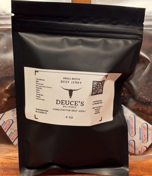 Dill pickle beef jerky de Deuce's Hot Sauce & Beef Jerky, Austin, TX