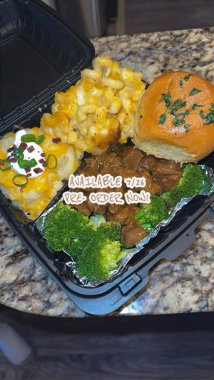 Sunday dinner plate (steak bites, loaded mashed potatoes, mac & cheese, broccoli