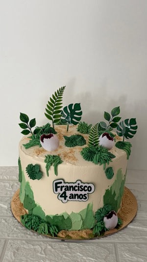 Bolo personalizado de aniversário, de Snow Cakes, Almada