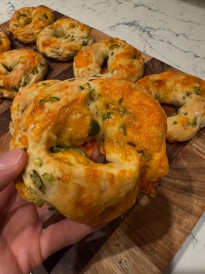 Jalapeño cheddar bagels