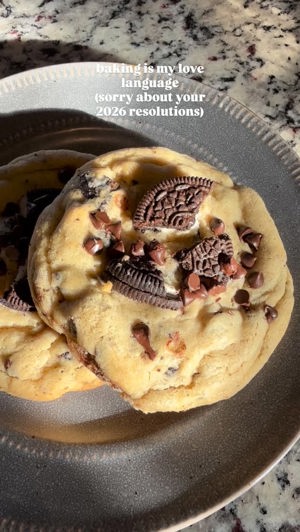 Cookies and cream cookie