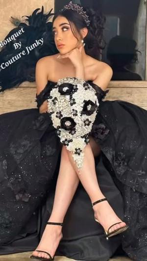 Quinceanera bouquet and matching mask de Couture Junky, Fort Worth, TX