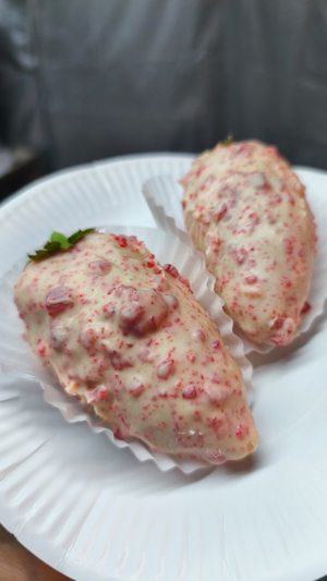 Morango cravejado, de Su Sweet, Seixal