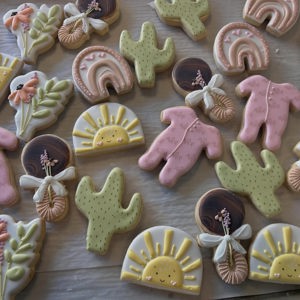 Decorated cookie sets