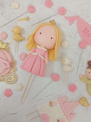 Figuras personalizadas em pasta de açúcar, de Açúcar às Bolinhas - Atelier Cake Design, Amora