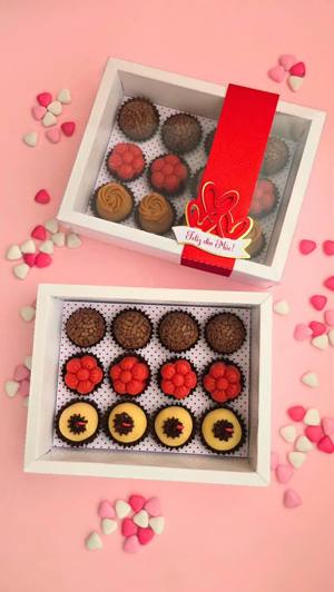 Caixa de brigadeiros com frases surpresa