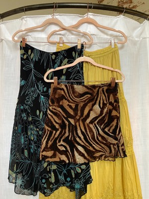 Brown & orange paisley ruffle skirt, size M