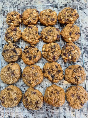 Oatmeal raisin cookies