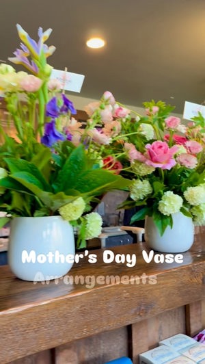 Ceramic vase arrangement