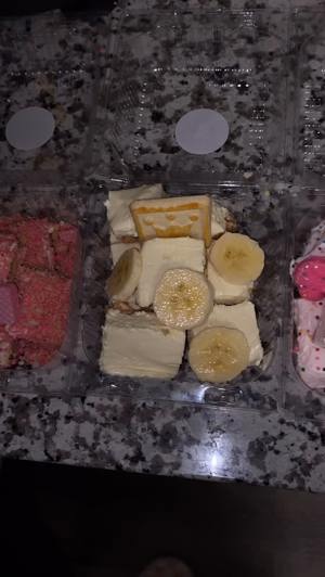 Cheesecake bites container