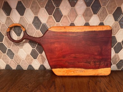 Oversized Katalox serving board with handle de Black Ember Woodcraft