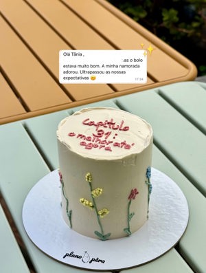Bolo de cacau com compota de morango