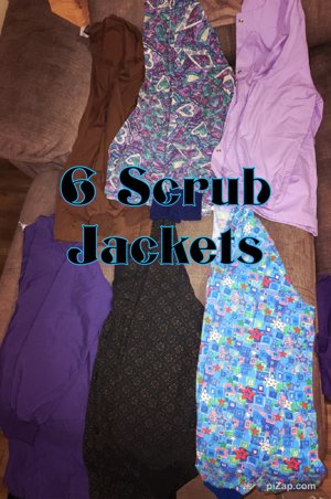 Lote de 6 chaqueta de scrubs 7 pantalones de scrubs y 18 camisas de scrubs