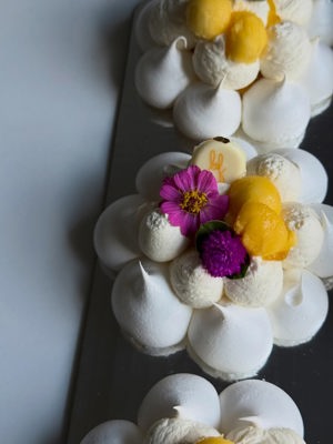 Mini mango pavlova