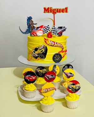 Bolo personalizado de aniversário