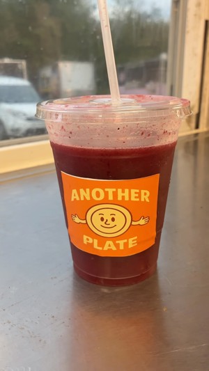Wonder Berry Lemonade de Another Plate, Durham, NC