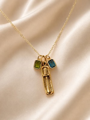 Custom birthstone cross necklace de Kelley Jewelry_beauty, Kingsburg, CA