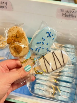 Mystery flavor cake pops