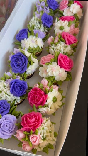 Buttercream floral cupcakes