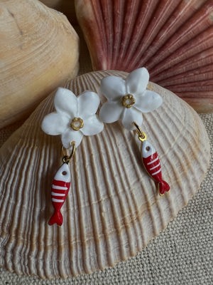 Brincos plumeria S com mini sardinha