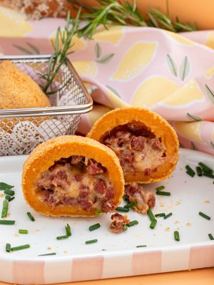 Bolinha de calabresa com queijo e catupiry de PetitCakes.pt, Quinta do Conde, Setúbal
