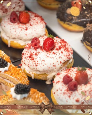 Donuts com fruta de Pastelaria Nova Geração, Massamá, Lisboa