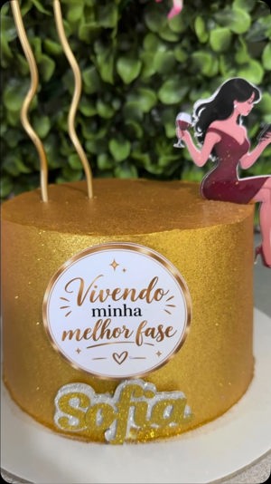 Bolo personalizado de aniversário, de Delícia da Dry, Seixal