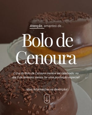 Fatia de bolo de cenoura com café