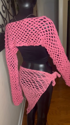 Cover up set, bolero and skirt (size medium) de All Made By Jade, NC